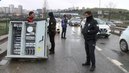 ATAŞEHİR'DE ÇEK ÇEK ARABASIYLA ELEKTRİK PANOSU TAŞIRKEN GÖZALTINA ALINDI