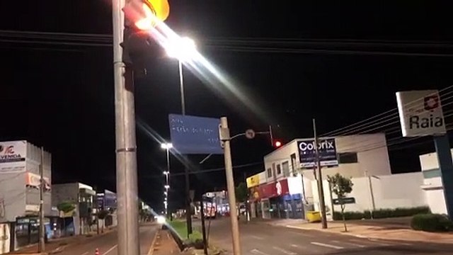 Semáforos entre a Avenida Carlos Gomes e Rua Cuiabá estão em amarelo intermitente