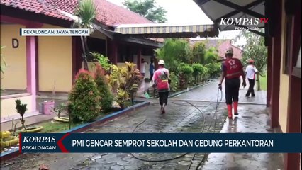 PMI Gencar Semprotkan Disinfektan ke Sekolah dan Perkantoran