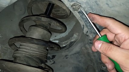 Cómo cambiar Tolvas de Salpicaderas del Nissan Tiida