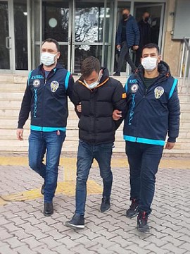 CEP TELEFONU ÇALAN KAPKAÇÇI, SATMAYA ÇALIŞIRKEN YAKALANDI