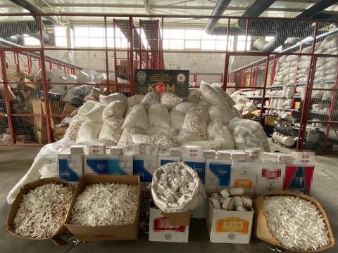 ADANA'DA 23 MİLYON 740 BİN KAÇAK MAKARON ELE GEÇİRİLDİ