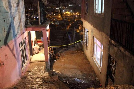 İki aile birbirine girdi, ortalık savaş alanına döndü: 1 ölü, 6 yaralı