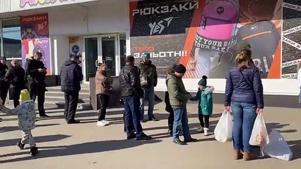 İşte Ukrayna'dan o görüntüler! Halk market ve ATM'lere akın etti