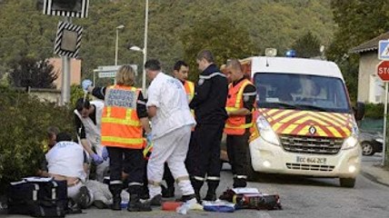 Mathilde Seigner, ivre au volant de sa voiture, elle percute les grilles d'un lycée