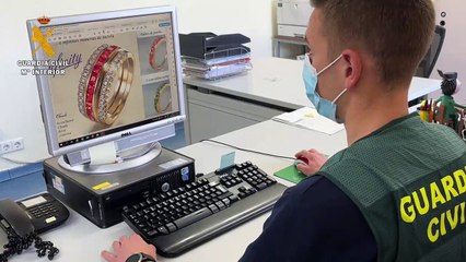 Estafan 150.000 euros usando datos personales de opositores