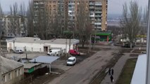 Rusya yanlısı ayrılıkçıların kontrolündeki Lisichansk kentinde Rus ordusuna ait tankların geçişi görüntülendi