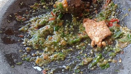 Jangan Melulu Digoreng atau Bikin Orek - Cobain Resep Ini Tempe Penyet Sambal Korek | Pedasnya Pooll