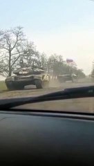 Columna de tanques rusos cerca de Nova Kajovka