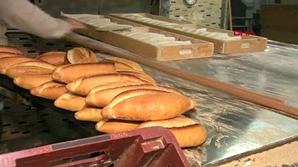 İzmir'de ekmeğin hem gramajı düştü hem zam geldi!