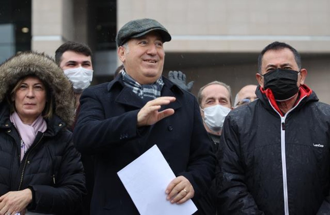 Emekli Tümamiral Cem Gürdeniz, "Montrö bildirisi" davasında talimatla ifade verdi