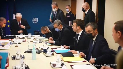 Guerre en Ukraine : l'Elysée diffuse une vidéo d'Emmanuel Macron présidant un conseil de défense