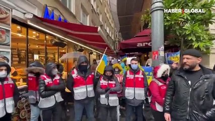 İstanbul'da yaşayan Ukraynalılar Rusya'yı protesto etti