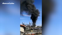 Incendio Falconara all'Api: spaventosa colonna di fumo. Video