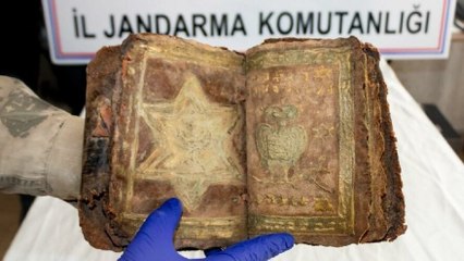 İbranice el yazması kitap ve fermanı satarken yakalandılar