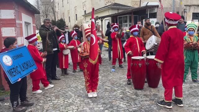 İstiklal Marşı ve Mehmet Akif Ersoy sergi tırı Edirne'de ziyarete açıldı