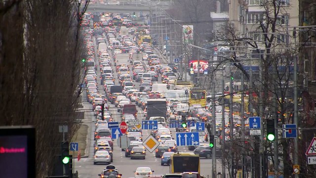 Rusia ataca Ucrania: miles de civiles huyen al oeste por la operación militar a gran escala de Putin