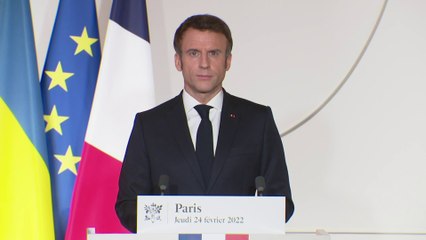 Invasion russe en Ukraine : "Nous serons sans faiblesse", promet Emmanuel Macron