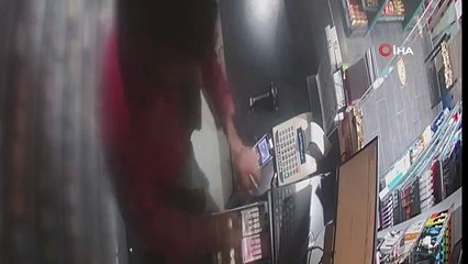 Akaryakıt istasyonundaki hırsızlık anı kamerada