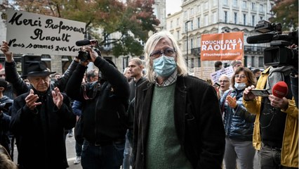 VOICI - Didier Raoult : quelle vie pour le controversé professeur après sa mise à la retraite ?