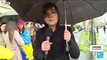 Attaque en Ukraine : manifestation contre l'invasion de l'Ukraine devant l'ambassade russe à Paris
