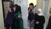 Son dakika haberi: Hakkari Valisi Akbıyık, Yüksekova'da şehit aileleriyle kadın kooperatifi üyelerini ziyaret etti