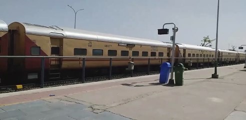 आज से बाड़मेर-ऋषिकेश एक्सप्रेस फिर से ट्रैक पर---फोटो