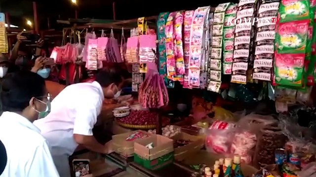 Momen Mendag Lutfi Diomeli Emak-Emak Karena Minyak Goreng Langka saat Tinjau Pasar Pasir Gintung