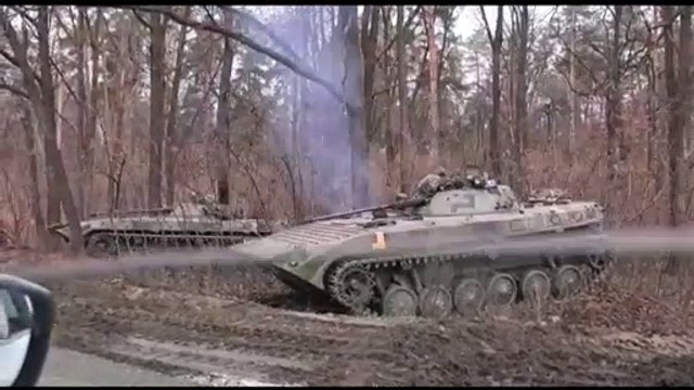 Ukrainian army deploys tanks north of Kiev. AFP