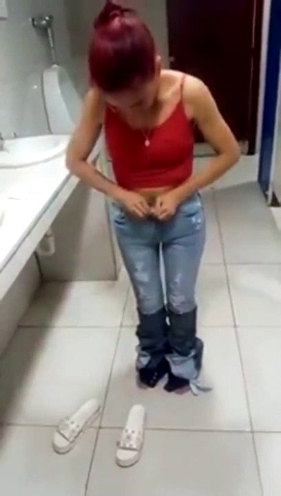 Cette voleuse de jean a une technique assez incroyable