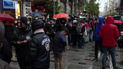 Rusya'nın Ukrayna'ya askeri müdahalesi İstanbul'da protesto edildi