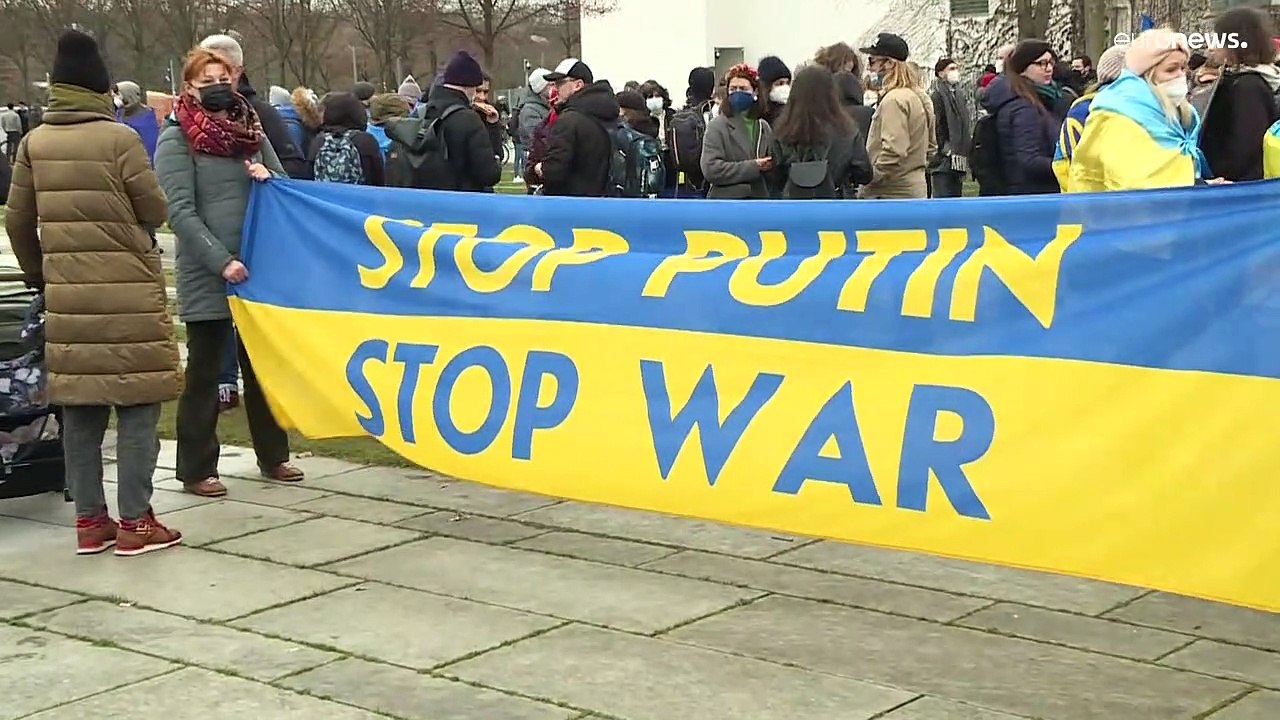 Berlin: 'Stoppt Putin, Stoppt den Krieg'
