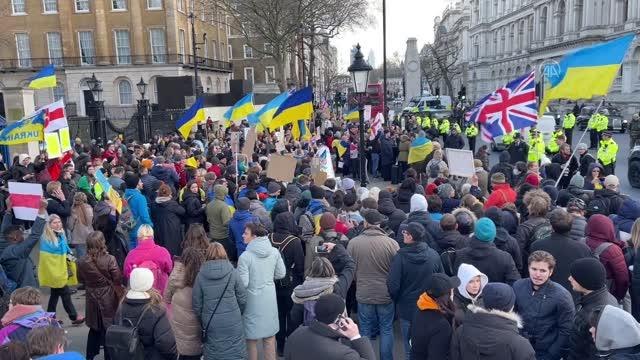 İngiltere'nin başkenti Londra'da Rusya'nın Ukrayna'ya müdahalesi protesto edildi