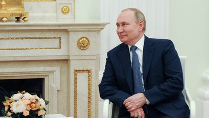 GALA VIDEO - Vladimir Poutine milliardaire : d’où vient sa fortune ?