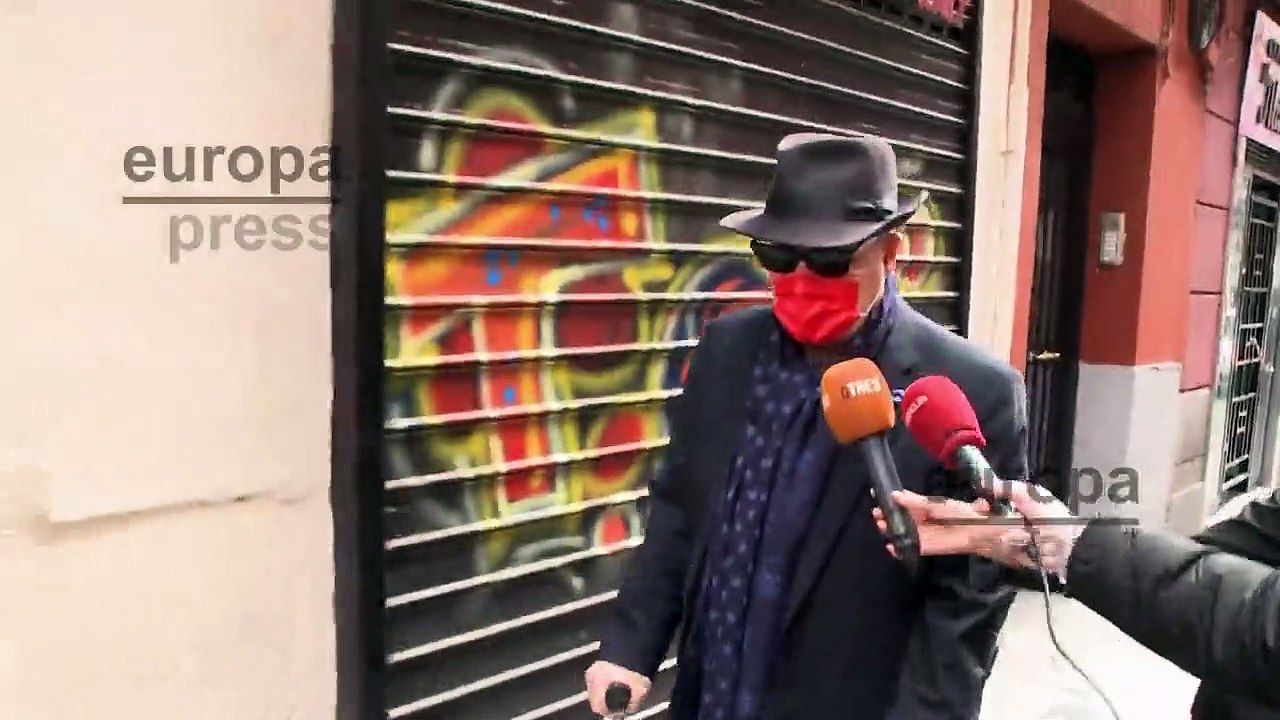 Antonio Resines nos cuenta como se encuentra desde el portal de su casa