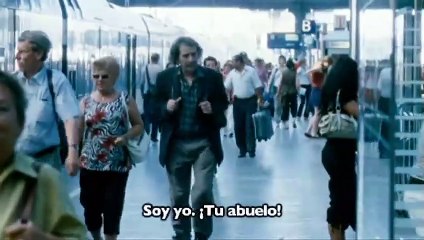 El mundo es grande y la felicidad está a la vuelta de la esquina Tráiler VO
