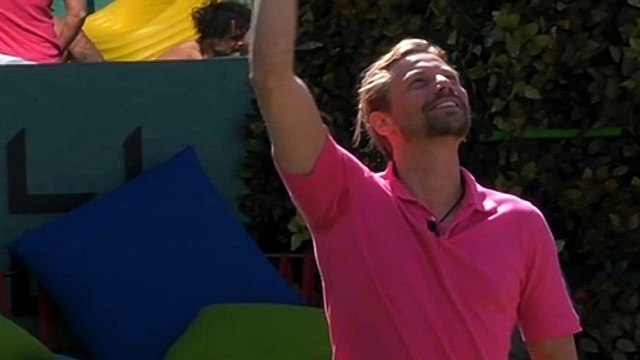 Il messaggio aereo sorprende Davide e tutto il GF Vip la frase è molto chiara