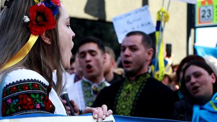 Roma, lacrime e canti partigiani al presidio degli ucraini in Italia: "Putin come Hitler"