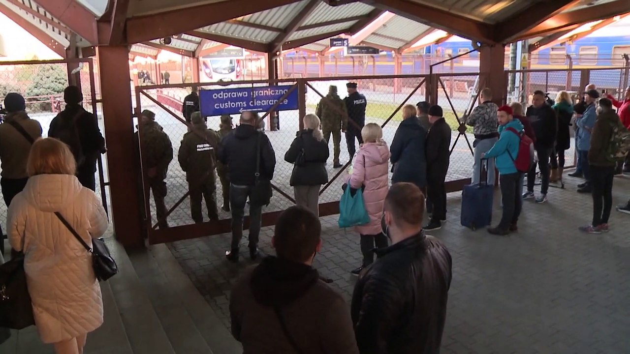 Ukraine: Flüchtlinge kommen in Ungarn, Polen und anderen Nachbarländern an