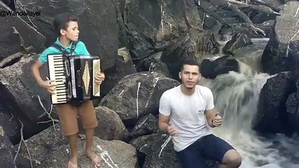 ESSE MENINO E BOM NA SAFONA