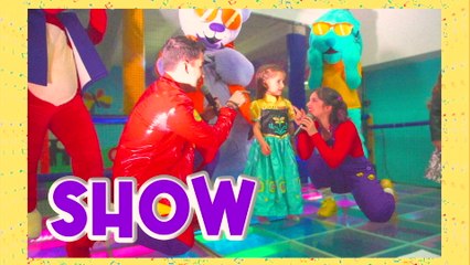 Los Meñiques De La Casa - Cantamos y bailamos en la fiesta de cumpleaños de una Meñifriend |
