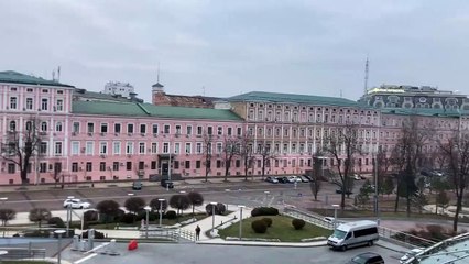 Patlama seslerinin duyulduğu Kiev’de uyarı sirenleri çalınıyor