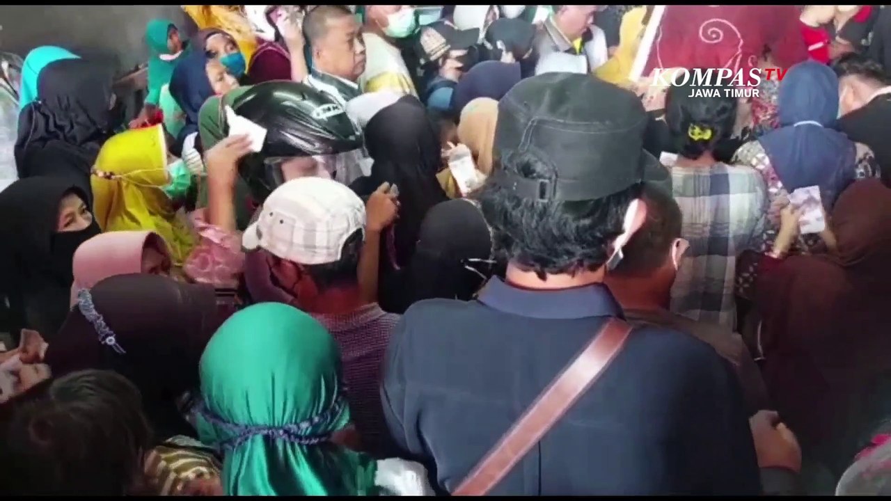 Masih Langka Warga Probolinggo Rebutan Minyak Goreng