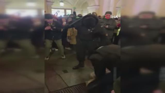 Son dakika: Rusya'daki savaş karşıtı gösterilerde gözaltı sayısı bin 700'ü aştı