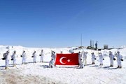 Mehmetçik Kato Dağı'nda 7 metreyi bulan karda vatan nöbetinde kuş uçurtmuyor