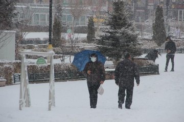 Erzurum'da kış geri döndü