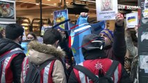 Ukraynalılar Rusya Konsolosluğu önünde eylem yaptı