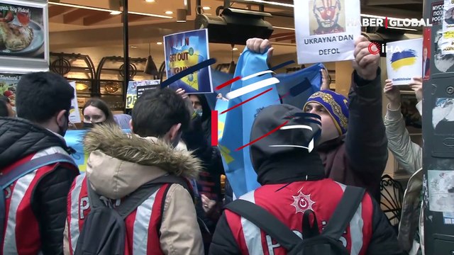 Ukraynalılar Rusya Konsolosluğu önünde eylem yaptı