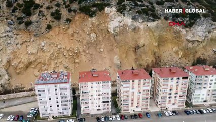 Isparta'da yamacın yanındaki binada oturanlar heyelan endişesiyle yaşıyor