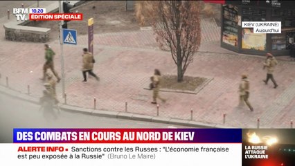 Guerre en Ukraine: des soldats ukrainiens se déploient dans les rues de Kiev